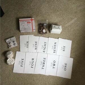 Table Card Holders Set by Unknown Brand - White and Gold